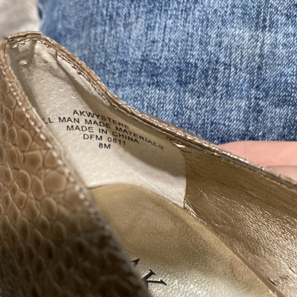 Anne Klein Womens 3” heels 8 brown taupe round toe faux alligator textured heels - Picture 9 of 9